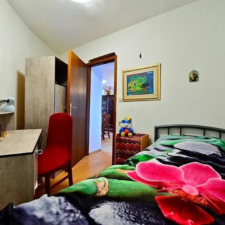 Studio 11770a 3* Split